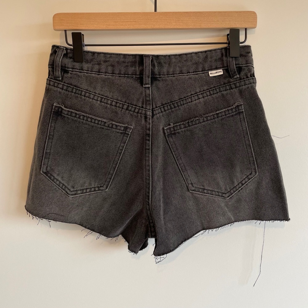 Billabong High Tides Distressed Cutoff Jean Shorts Women's Size 26 Black‎ Nwt - Picture 2 of 8